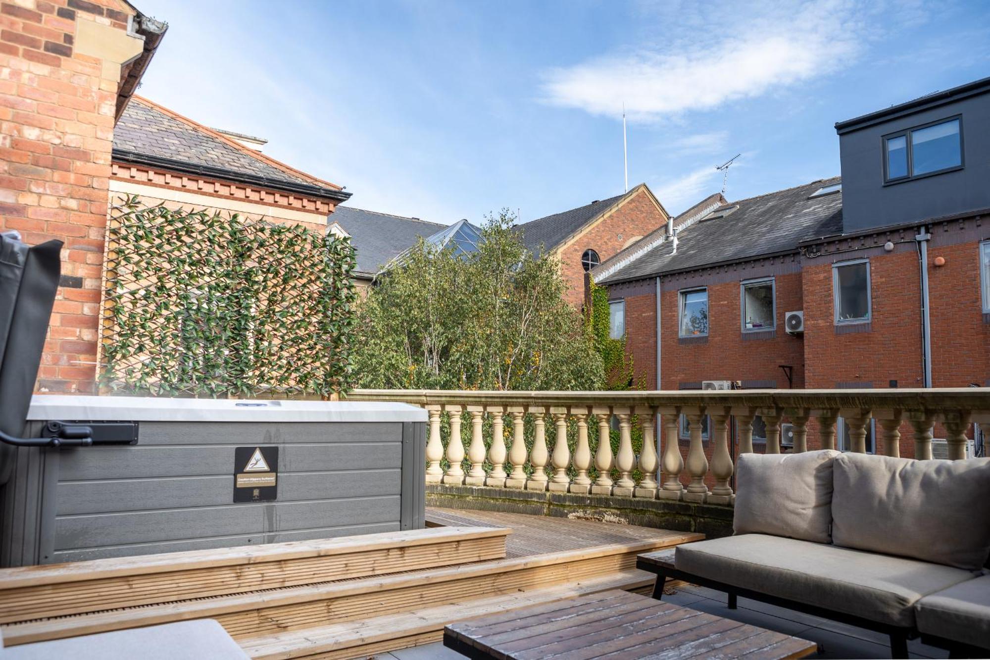 Suite 3 - Two Bedroom Luxury Apartment with Terrace and Hot Tub